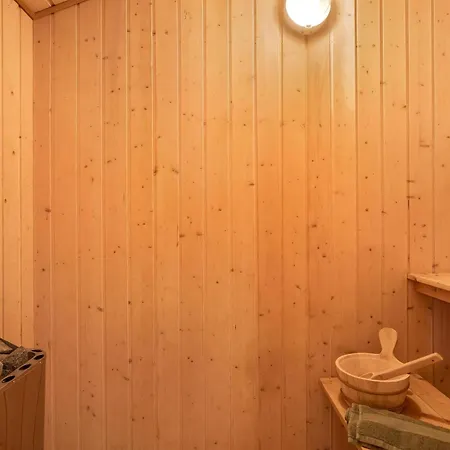 With Sauna And Enclosed Terrace In Vorupor بيت للعطل ثيستد