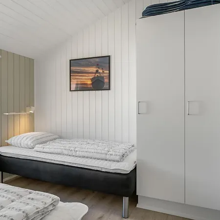 With Sauna And Enclosed Terrace In Vorupor Semesterbostad