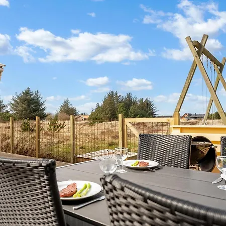 With Sauna And Enclosed Terrace In Vorupor Semesterbostad *
